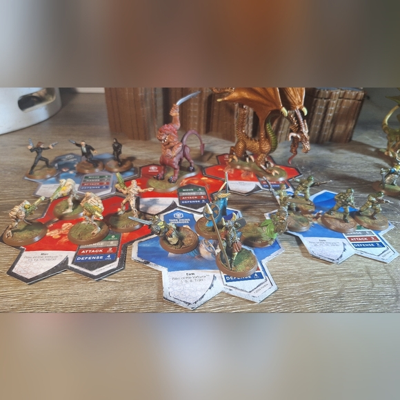 Heroscape Lot: 33 Figures & Cards + 335 Terrain Tiles, Dice, & Accessories - Picture 5 of 11